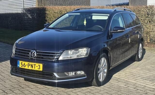 Blauw Gebruikt 2011 VW Passat Comfortline Stationwagen | € 5.299 (Eerlijke prijs) - Afbeelding 1/4