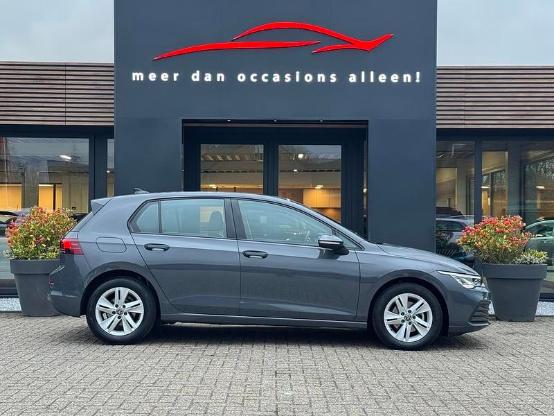 Occasion VW Golf VIII Life 110 PK (80 kW) 2023 Grijs Hatchback