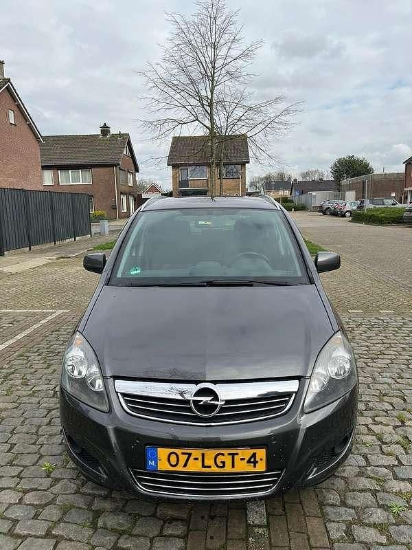 Gebruikt 2010 Opel Zafira Innovation MPV | € 2.700 - Afbeelding 1/4