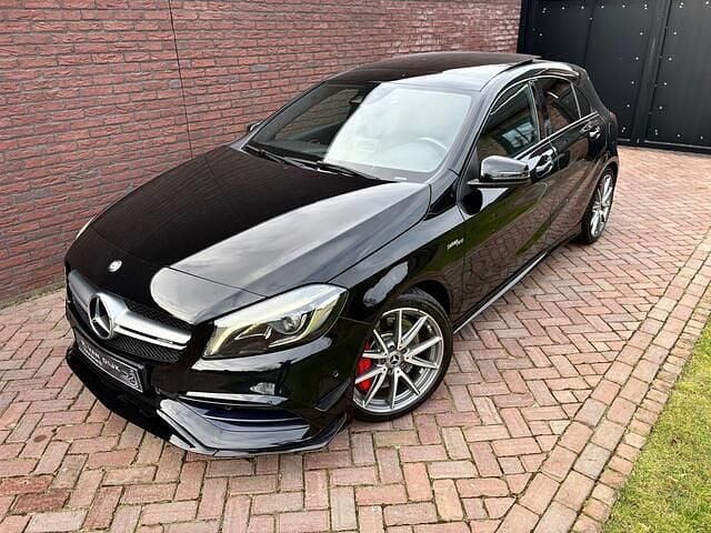 Zwart (metallic) Occasion 2016 Mercedes A45 AMG AMG Hatchback | € 25.950 (Eerlijke prijs) - Afbeelding 1/4