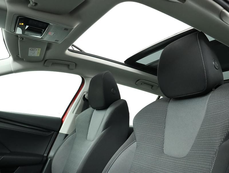 Occasion Skoda Octavia Business Line 110 PK (80 kW) 2021 Rood Stationwagen