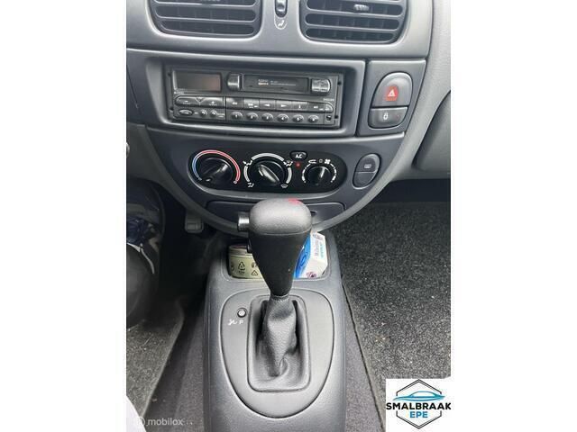 Blauw Gebruikt 2000 Renault Mégane Dynamique Hatchback | € 1.495 (Eerlijke prijs) - Afbeelding 1/4