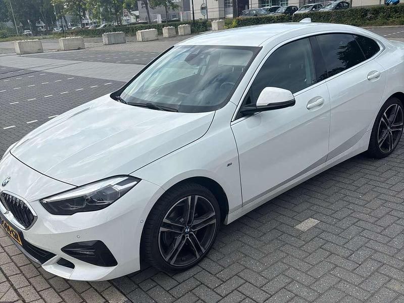 Wit Gebruikt 2019 BMW 218 Executive Sedan | € 23.500 (Iets duurder) - Afbeelding 1/4
