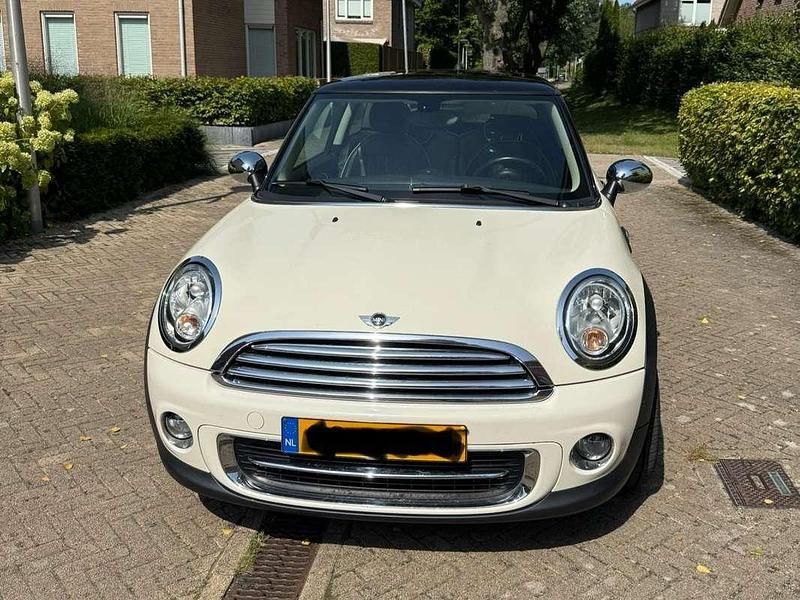 Wit Gebruikt 2011 Mini Cooper Hatchback | € 5.980 (Eerlijke prijs) - Afbeelding 1/4