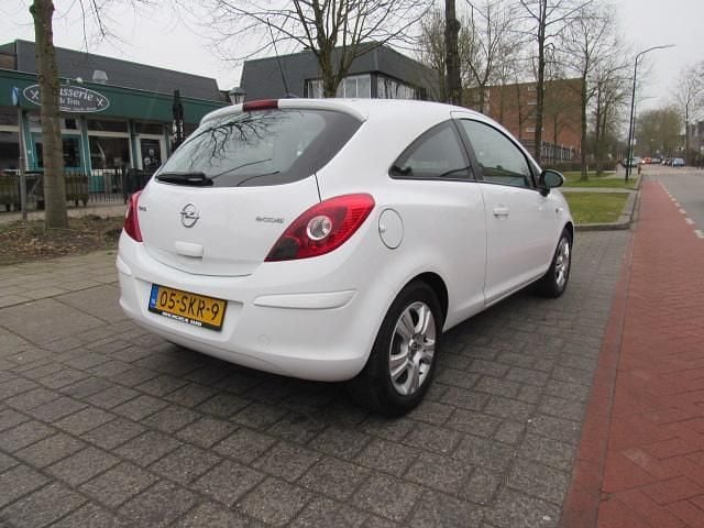 Occasion Opel Corsa Edition 95 PK (69 kW) 2011 Wit Hatchback