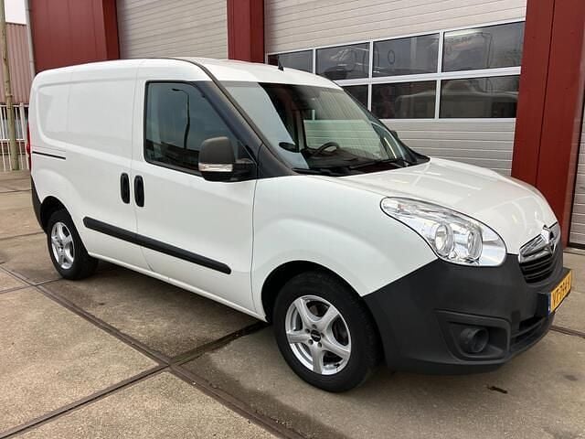 Wit Gebruikt 2016 Opel Combo Edition Van | € 4.950 (Eerlijke prijs) - Afbeelding 1/4
