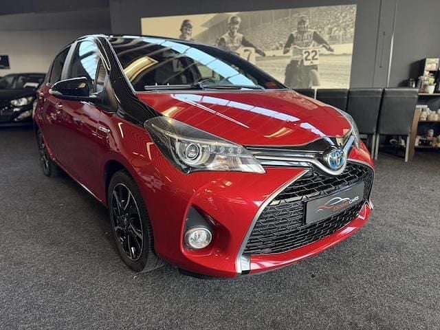 Occasion Toyota Yaris Hybrid 2016 Rood Hatchback
