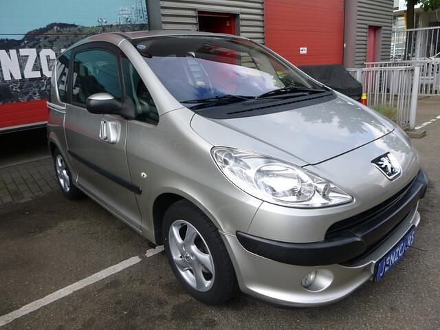 Occasion Peugeot 1007 73 PK (53 kW) 2005 Grijs MPV