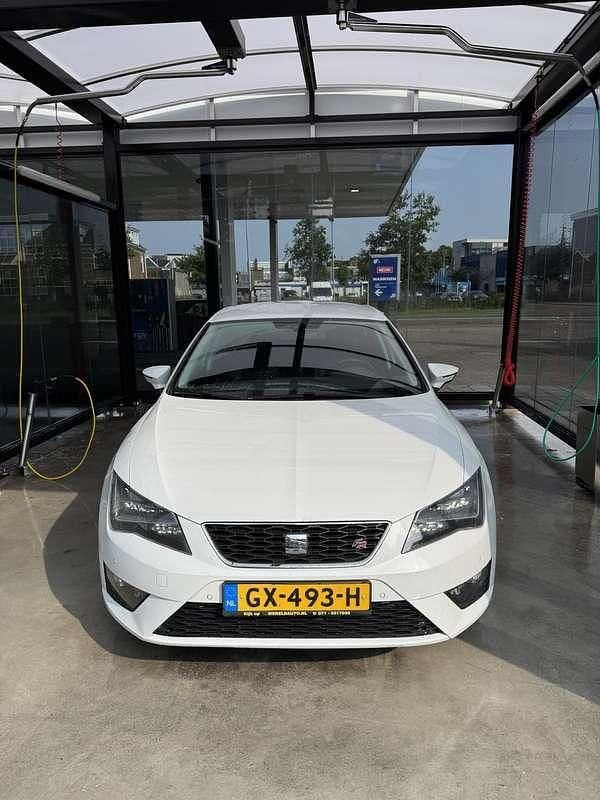 Wit Gebruikt 2015 Seat Leon FR Hatchback | € 6.900 (Super prijs) - Afbeelding 1/4