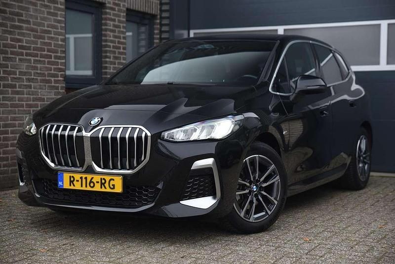 Zwart Gebruikt 2022 BMW 218 Active Tourer M Sport MPV | € 28.990 (Eerlijke prijs) - Afbeelding 1/4