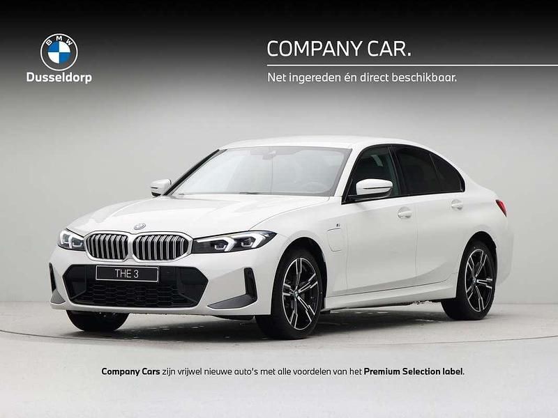 Wit Occasion 2025 BMW 330e Shadowline Sedan | € 51.950 (Eerlijke prijs) - Afbeelding 1/4