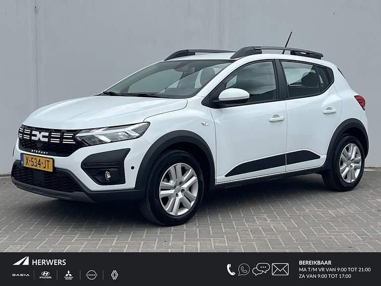 Blanc glacier Gebruikt 2023 Dacia Sandero Stepway Hatchback | € 16.935 (Eerlijke prijs) - Afbeelding 1/4