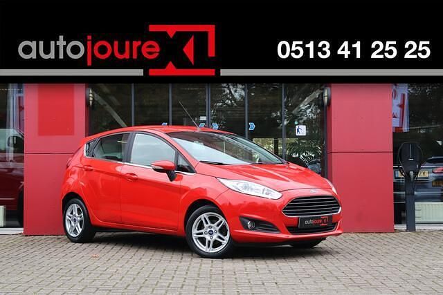 Rood Gebruikt 2014 Ford Fiesta Titanium Hatchback | € 4.999 (Eerlijke prijs) - Afbeelding 1/4