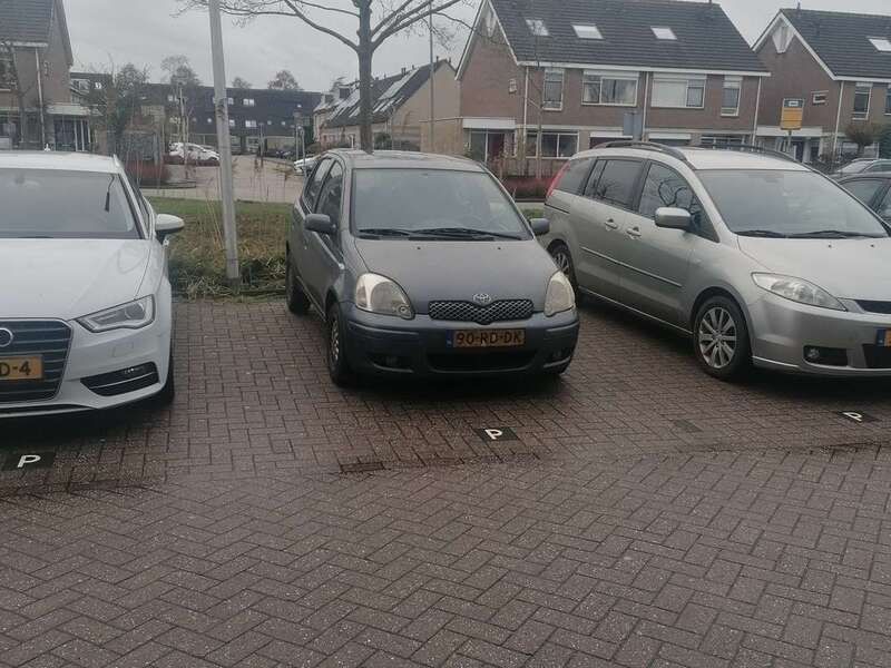 Grijs Gebruikt 2005 Toyota Yaris Hatchback | € 1.250 (Goede deal) - Afbeelding 1/1