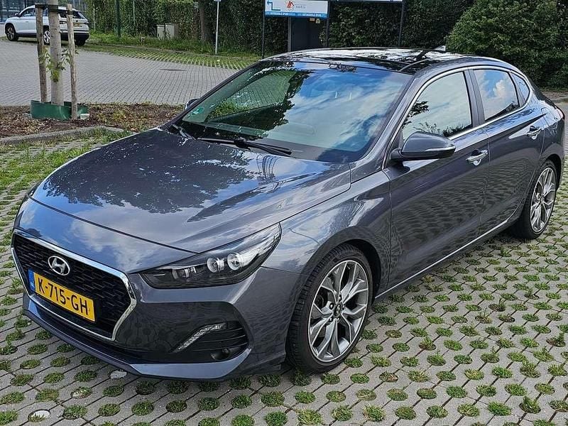 Grijs Gebruikt 2018 Hyundai i30 Premium Hatchback | € 13.950 (Iets duurder) - Afbeelding 1/4