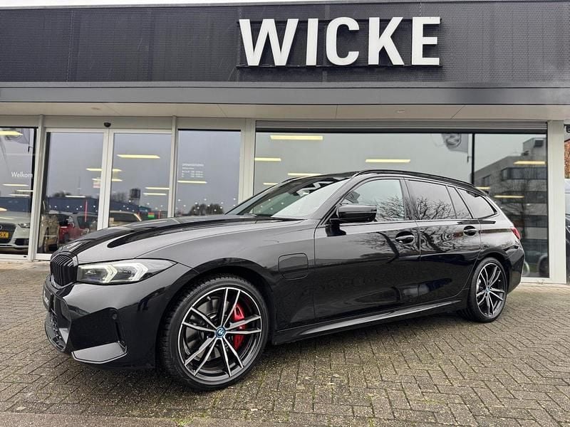 Gebruikt 2023 BMW 330e Comfort Edition Stationwagen | € 36.900 (Super prijs) - Afbeelding 1/4