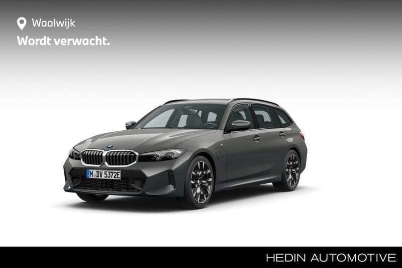 Grijs, metallic lak Nieuw 2025 BMW 330 Shadowline Stationwagen | € 66.128 - Afbeelding 1/4