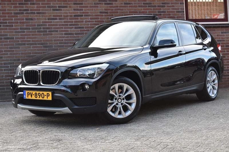 Zwart Gebruikt 2013 BMW X1 SUV | € 10.949 (Goede deal) - Afbeelding 1/4