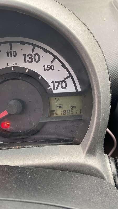 Grijs Gebruikt 2009 Peugeot 107 Hatchback | € 1.200 (Goede deal) - Afbeelding 1/4