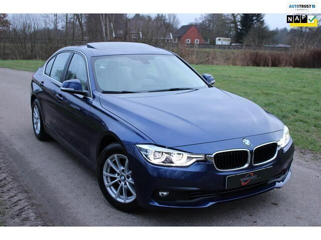 Blauw Occasion 2016 BMW 320 Comfort Edition Sedan | € 18.950 (Goede deal) - Afbeelding 1/4