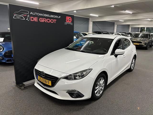 Wit Occasion 2016 Mazda 3 Hatchback | € 13.950 (Eerlijke prijs) - Afbeelding 1/4