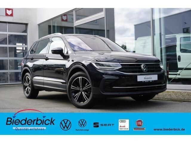 Zwart Gebruikt 2022 VW Tiguan Active SUV | € 30.330 (Eerlijke prijs) - Afbeelding 1/4