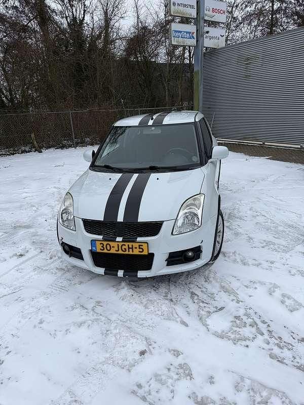 Wit Gebruikt 2009 Suzuki Swift Sedan | € 5.000 (Iets duurder) - Afbeelding 1/4