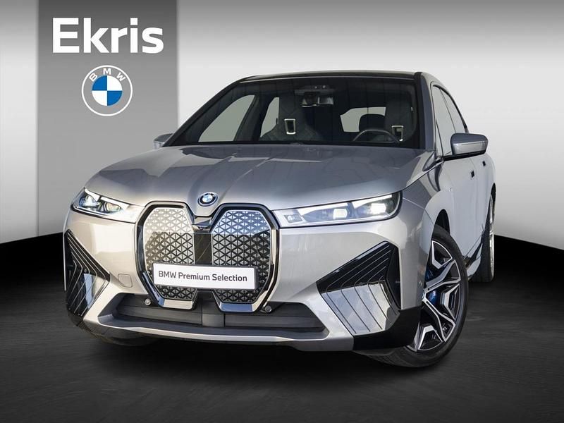 Grijs Occasion 2023 BMW iX Executive SUV | € 72.795 (Iets duurder) - Afbeelding 1/4