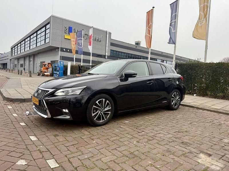 Occasion Lexus CT200h 136 PK (100 kW) 2019 Zwart Hatchback