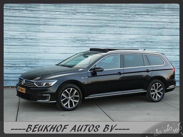 Zwart Gebruikt 2015 VW Passat Highline Stationwagen | € 11.750 (Iets duurder) - Afbeelding 1/4