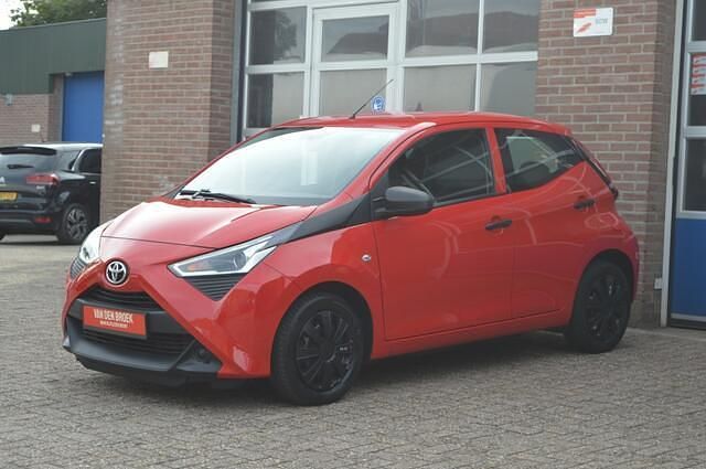 Occasion Toyota Aygo 72 PK (52 kW) 2019 Rood Hatchback