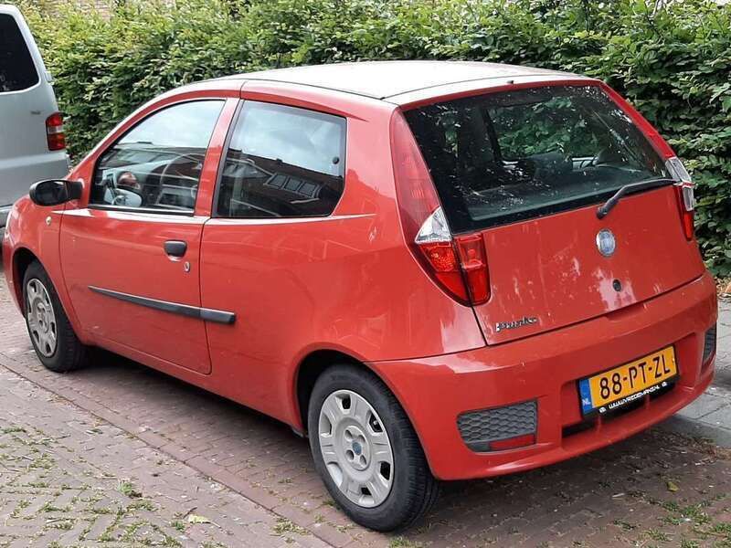 Rood Gebruikt 2004 Fiat Punto Hatchback | € 1.500 (Iets duurder) - Afbeelding 1/4