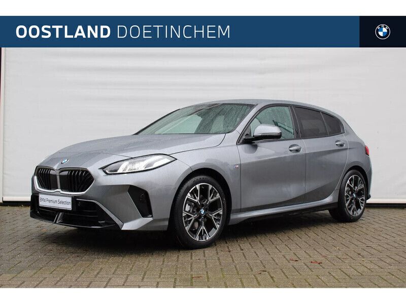 Grijs Gebruikt 2025 BMW 120 M Sport Hatchback | € 41.950 (Super prijs) - Afbeelding 1/4