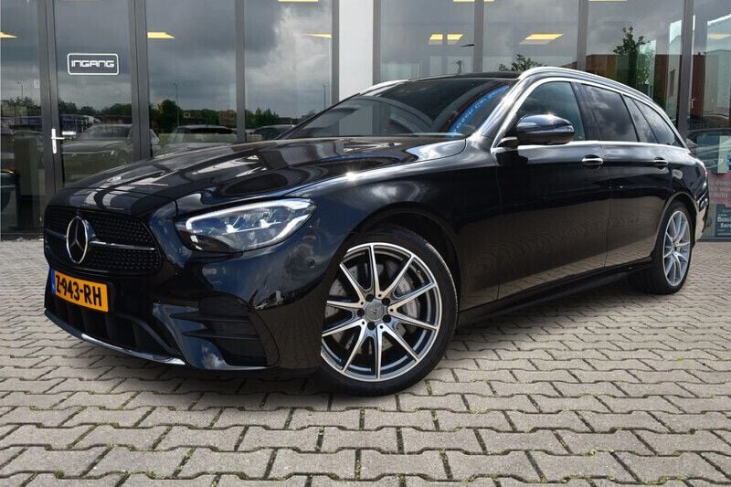 Zwart Gebruikt 2022 Mercedes E300 AMG line Stationwagen | € 41.900 (Goede deal) - Afbeelding 1/4