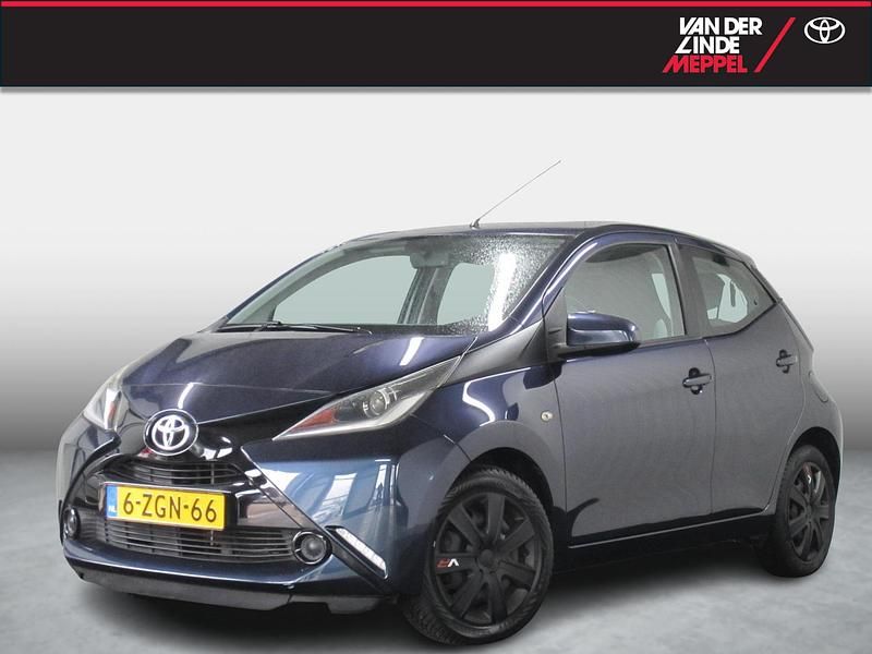 Occasion Toyota Aygo X-play 69 PK (50 kW) 2015 Blauw Hatchback