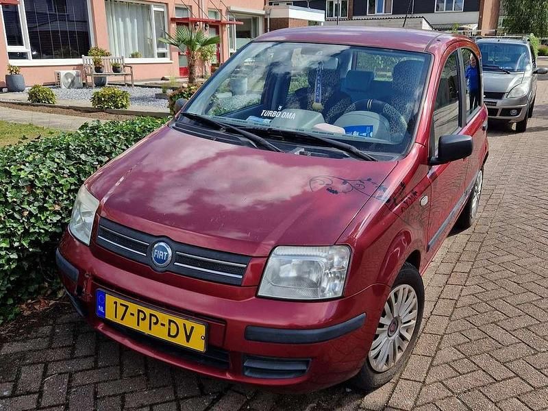 Rood Gebruikt 2004 Fiat Panda Dynamic Hatchback | € 600 (Goede deal) - Afbeelding 1/4