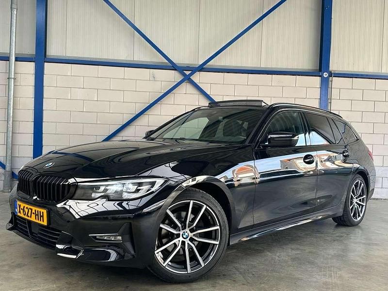 Zwart, metallic lak Gebruikt 2020 BMW 320 Executive Stationwagen | € 22.995 (Eerlijke prijs) - Afbeelding 1/4