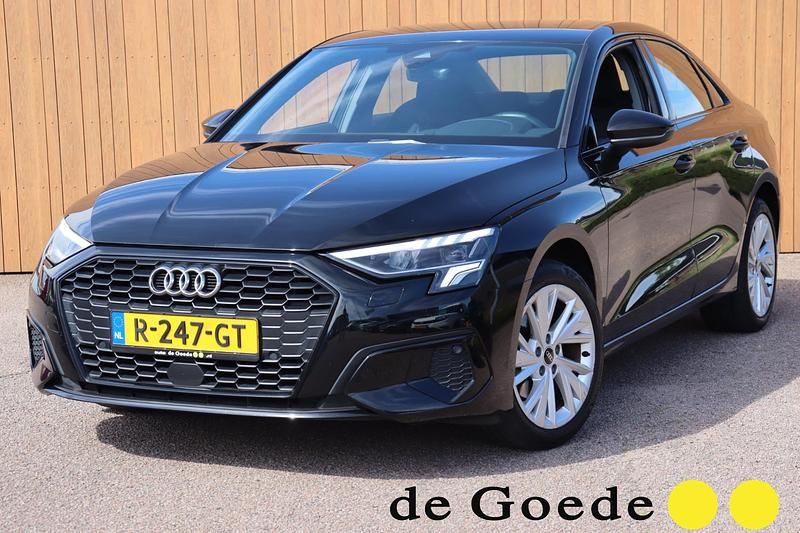 Zwart Gebruikt 2022 Audi A3 Advanced Sedan | € 23.940 (Eerlijke prijs) - Afbeelding 1/4