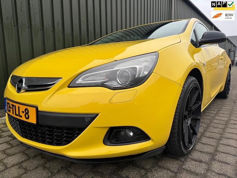 Geel Occasion 2012 Opel Astra Sport Hatchback | € 5.250 (Goede deal) - Afbeelding 1/4