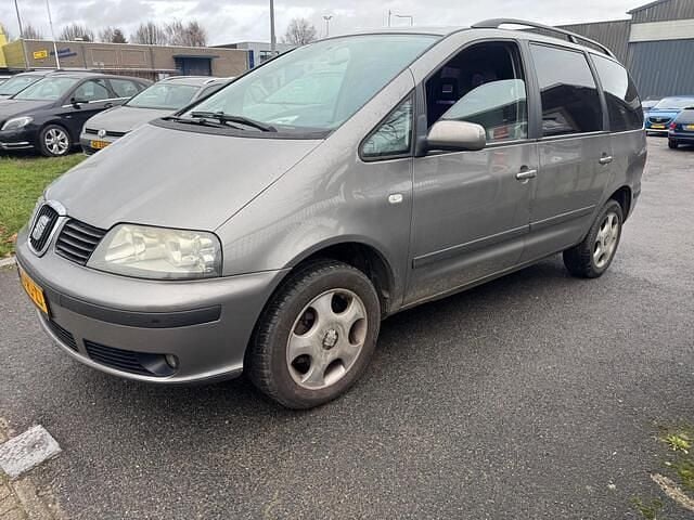 Grijs Gebruikt 2005 Seat Alhambra Reference MPV | € 1.600 (Iets duurder) - Afbeelding 1/4