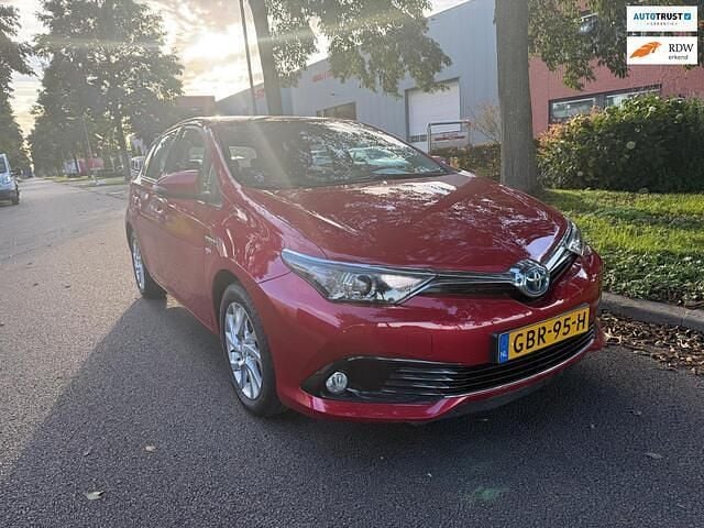 Rood Gebruikt 2016 Toyota Auris Hatchback | € 14.950 - Afbeelding 1/4