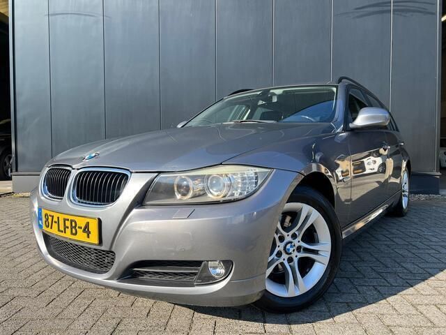 Grijs Gebruikt 2010 BMW 318 Stationwagen | € 4.495 (Eerlijke prijs) - Afbeelding 1/4