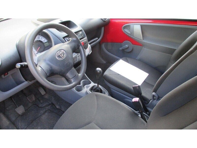 Occasion Toyota Aygo 68 PK (50 kW) 2010 Rood Hatchback