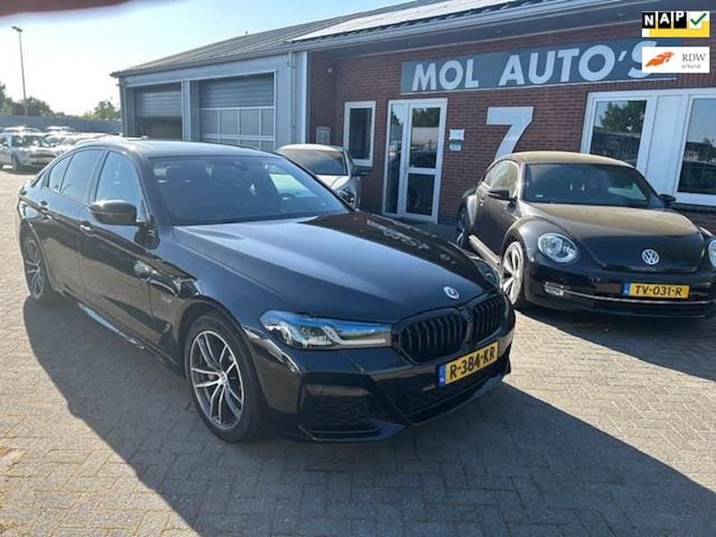Zwart Gebruikt 2022 BMW 520 M Sport Sedan | € 34.750 (Eerlijke prijs) - Afbeelding 1/4