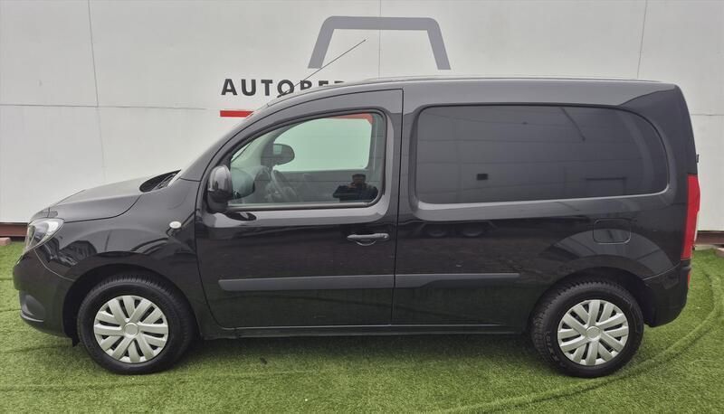 Zwart Gebruikt 2021 Mercedes Citan 109 Van | € 12.442 (Eerlijke prijs) - Afbeelding 1/4