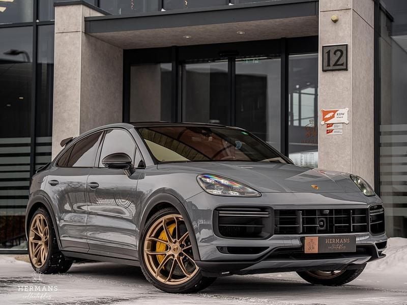 Grijs (metallic) Gebruikt 2023 Porsche Cayenne Turbo GT SUV | € 179.950 - Afbeelding 1/4