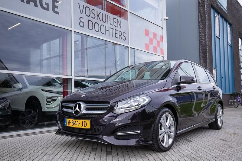 Occasion Mercedes B180 Prestige 136 PK (100 kW) 2015 Paars MPV