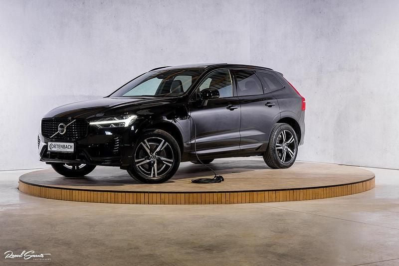 Zwart (metallic) Gebruikt 2022 Volvo XC60 R-Design SUV | € 46.990 (Eerlijke prijs) - Afbeelding 1/4