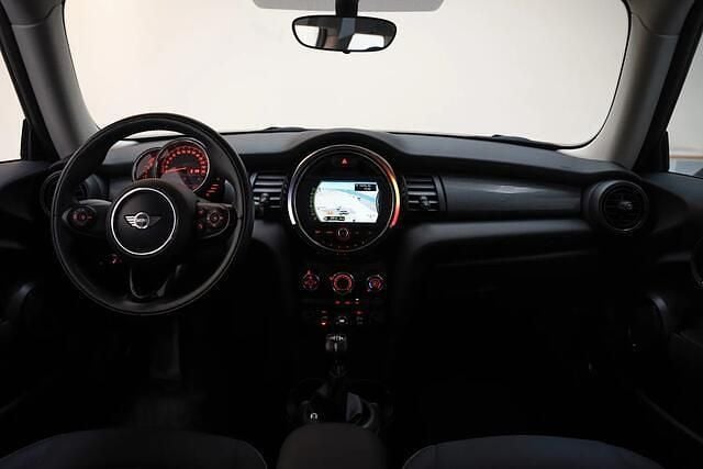 Occasion Mini Cooper Business 136 PK (100 kW) 2017 Rood Hatchback