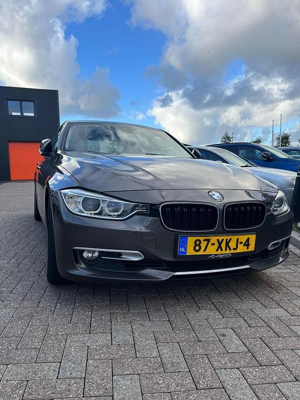 Bruin Gebruikt 2012 BMW 320 Executive Sedan | € 8.500 - Afbeelding 1/4